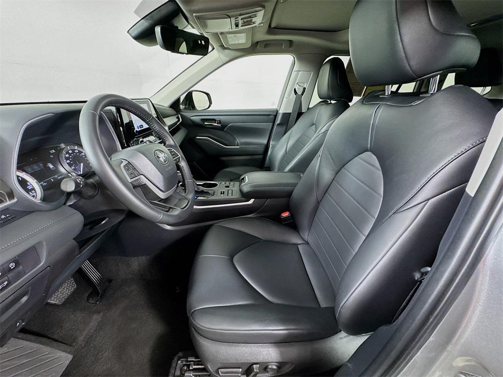 used 2024 Toyota Highlander car, priced at $45,988