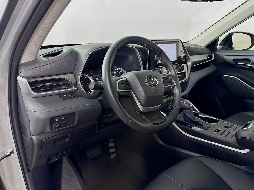 used 2024 Toyota Highlander car, priced at $45,988