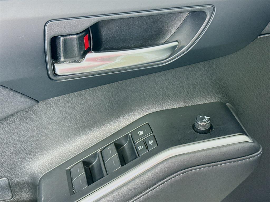 used 2023 Toyota Highlander car, priced at $40,588