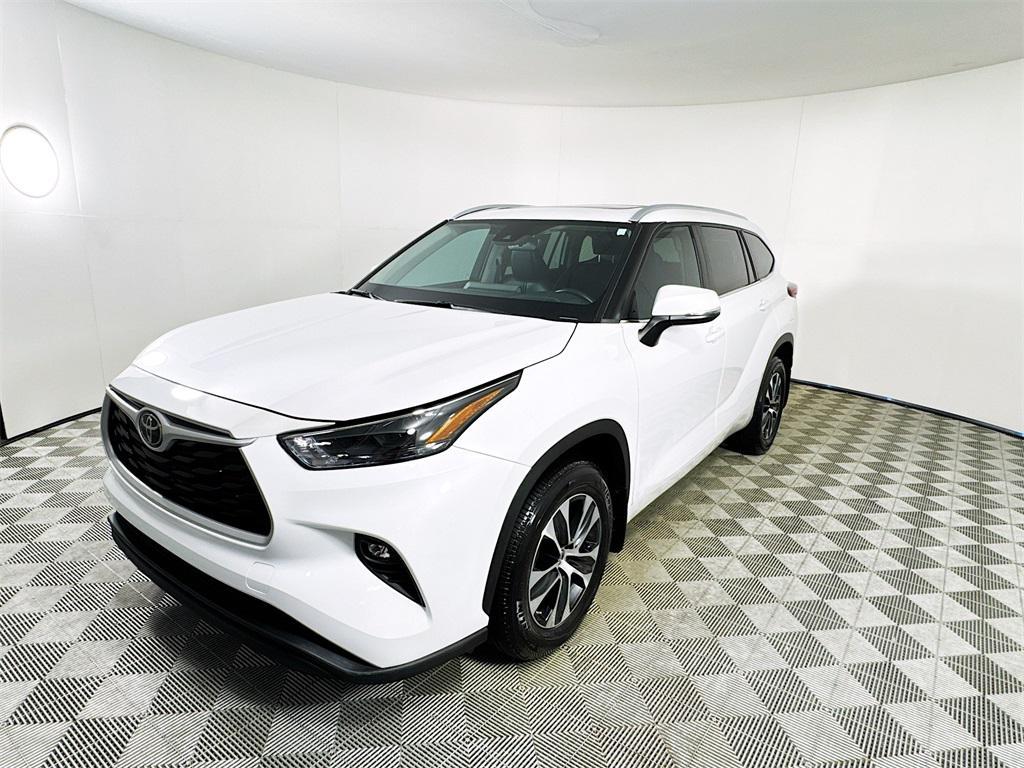 used 2023 Toyota Highlander car, priced at $40,588