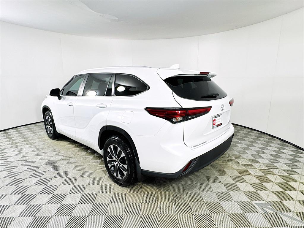 used 2023 Toyota Highlander car, priced at $40,588