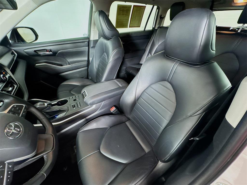 used 2023 Toyota Highlander car, priced at $40,588
