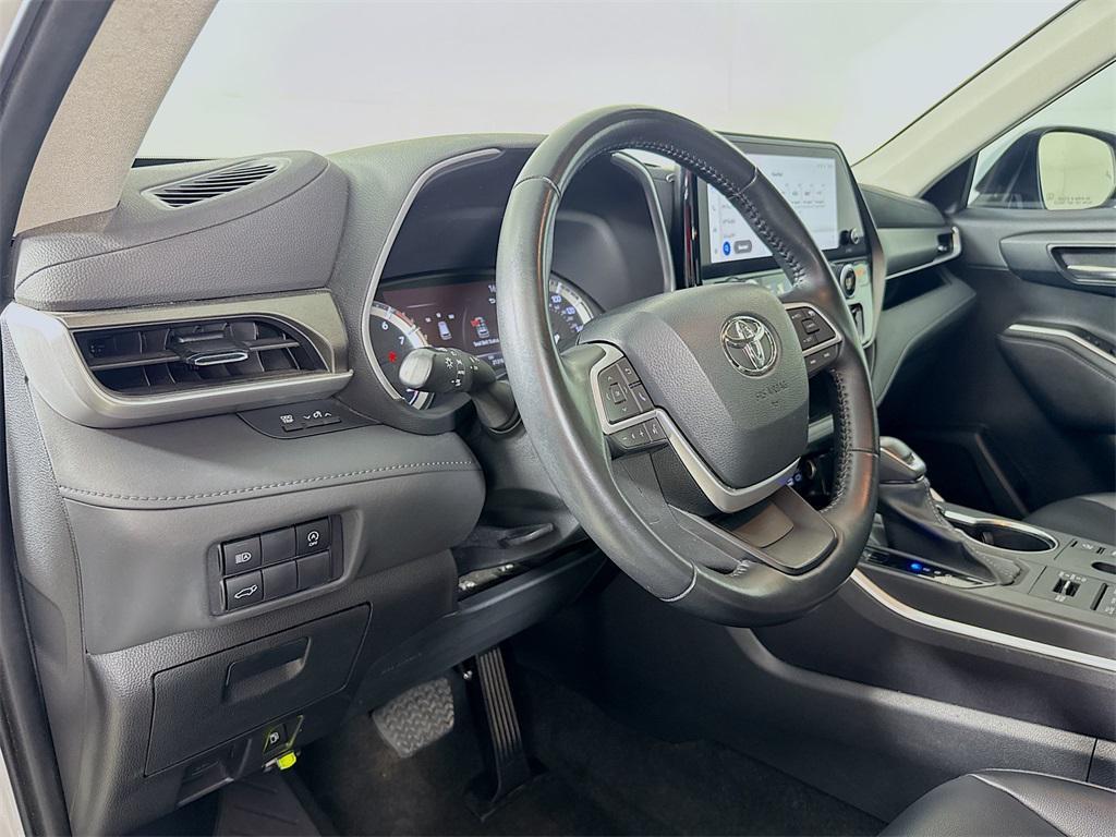 used 2023 Toyota Highlander car, priced at $40,588