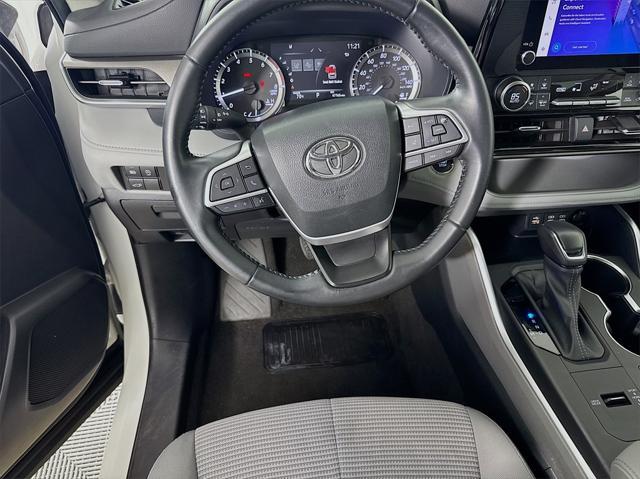 used 2023 Toyota Highlander car, priced at $33,988