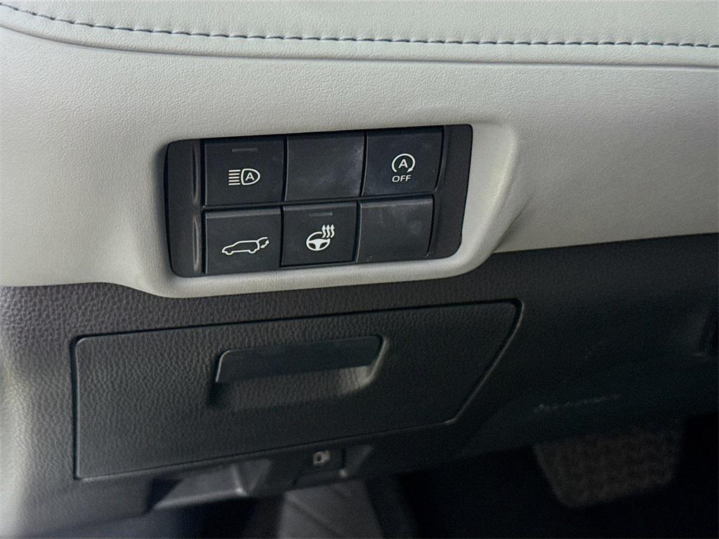 used 2023 Toyota Highlander car, priced at $39,888