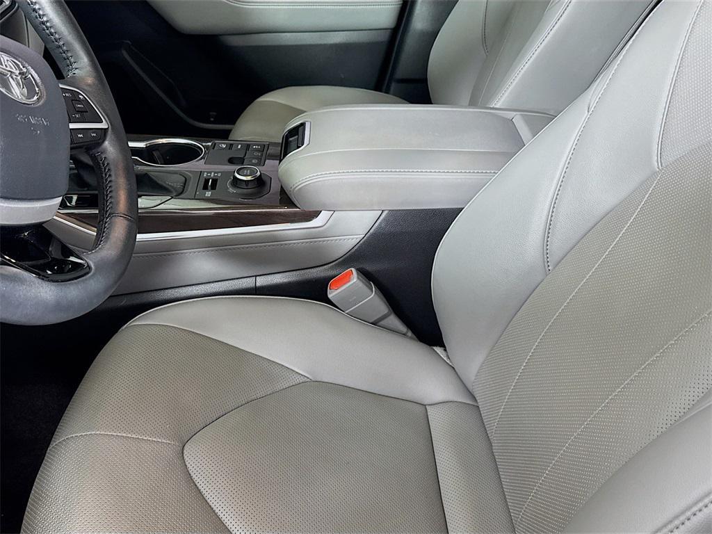 used 2023 Toyota Highlander car, priced at $39,888