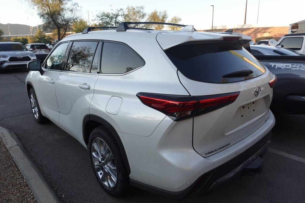 used 2022 Toyota Highlander car, priced at $34,988