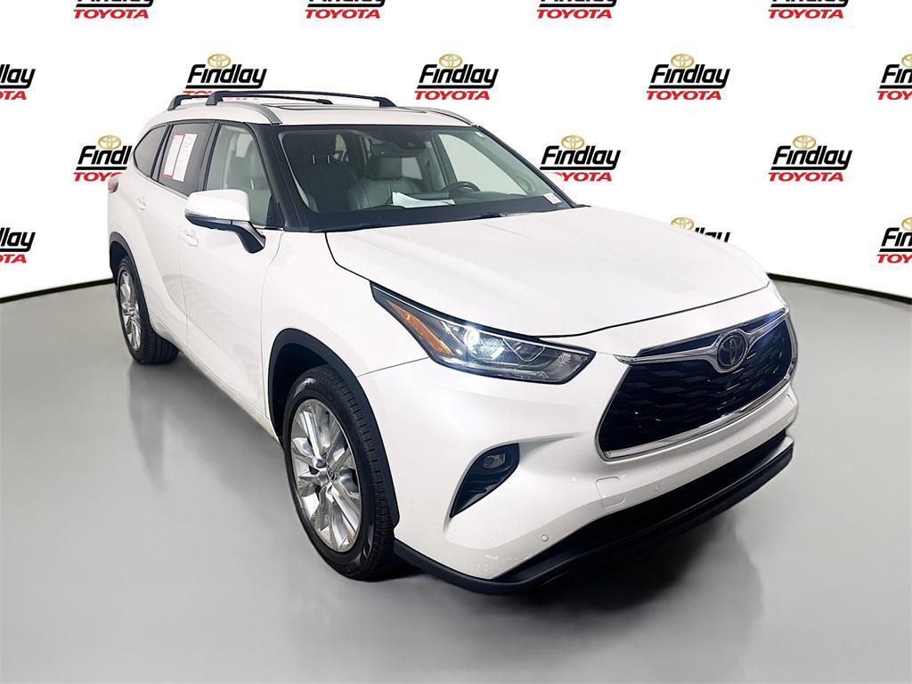 used 2022 Toyota Highlander car, priced at $34,988