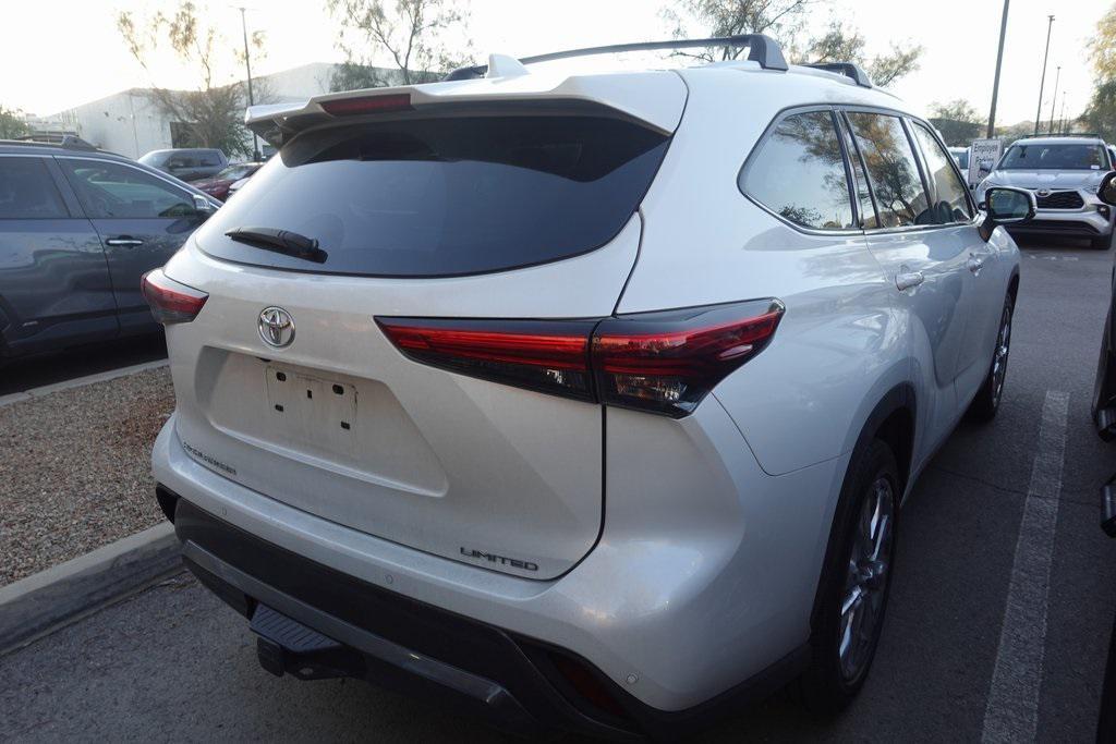 used 2022 Toyota Highlander car, priced at $34,988