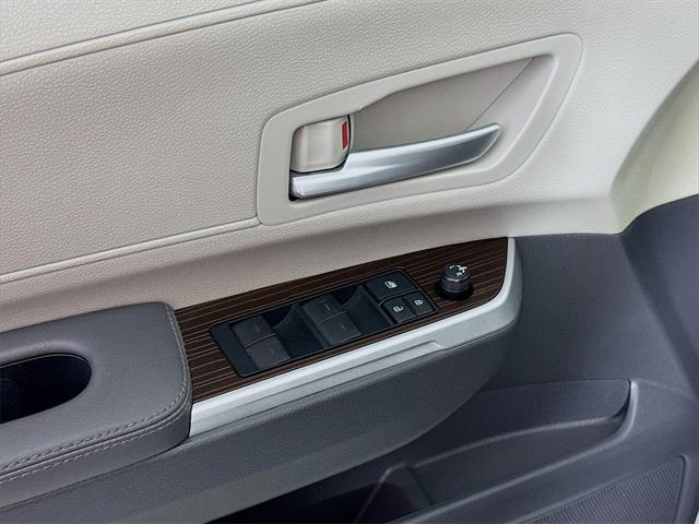 used 2022 Toyota Sienna car, priced at $39,988