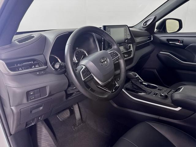 used 2022 Toyota Highlander car, priced at $38,988