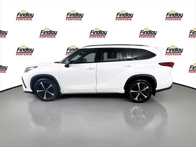 used 2022 Toyota Highlander car, priced at $38,988