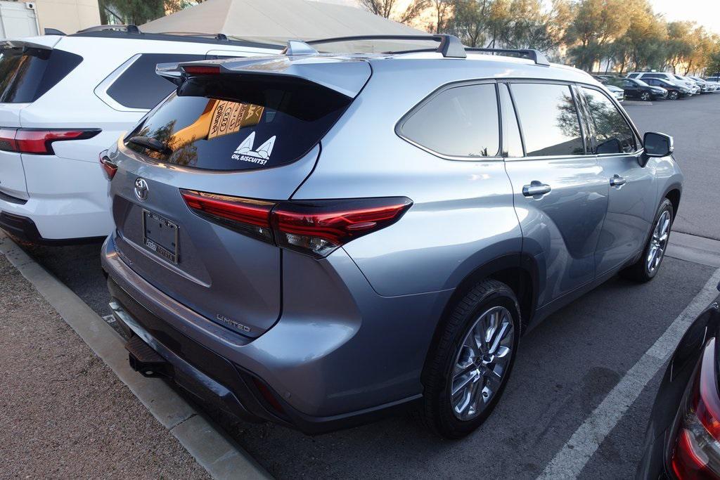 used 2021 Toyota Highlander car, priced at $31,888