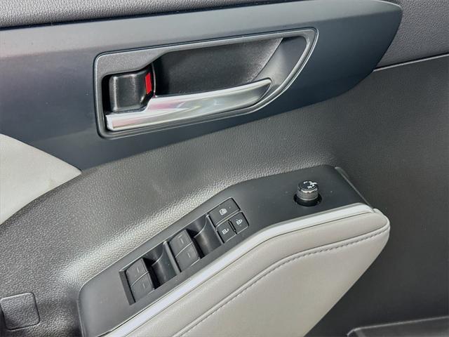 used 2022 Toyota Highlander car, priced at $38,828
