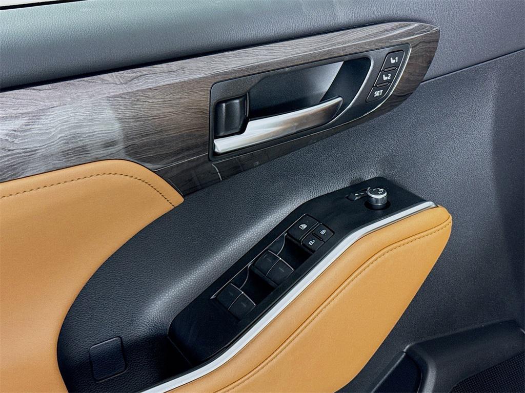 new 2025 Toyota Highlander car, priced at $58,097