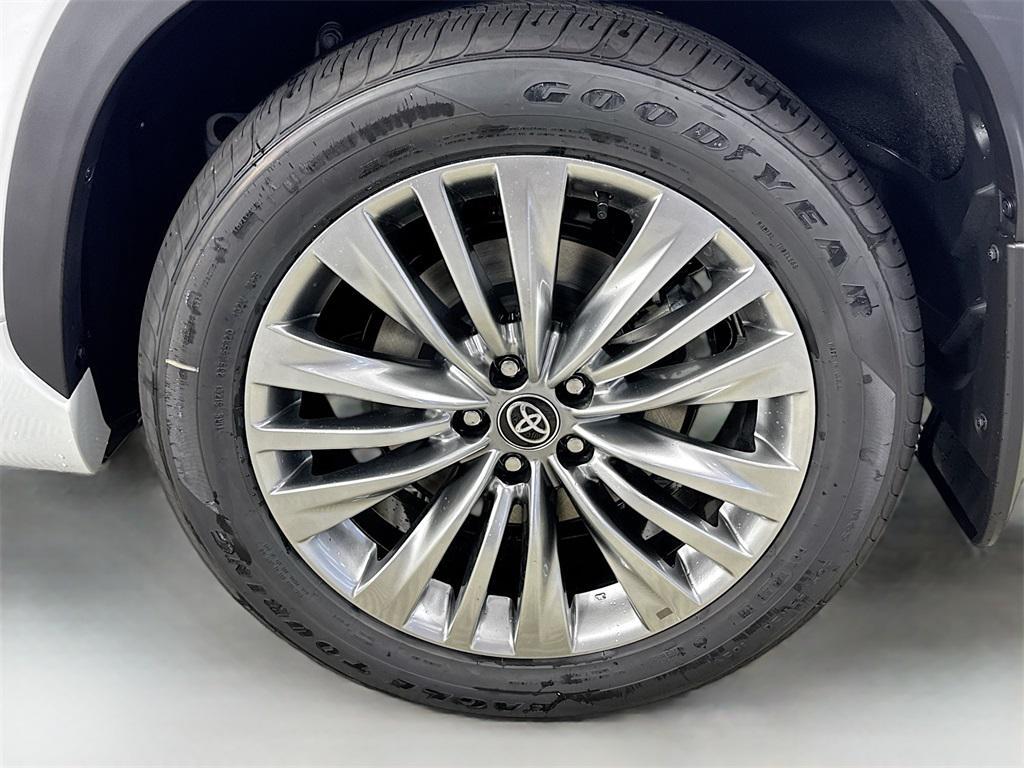 new 2025 Toyota Highlander car, priced at $58,097