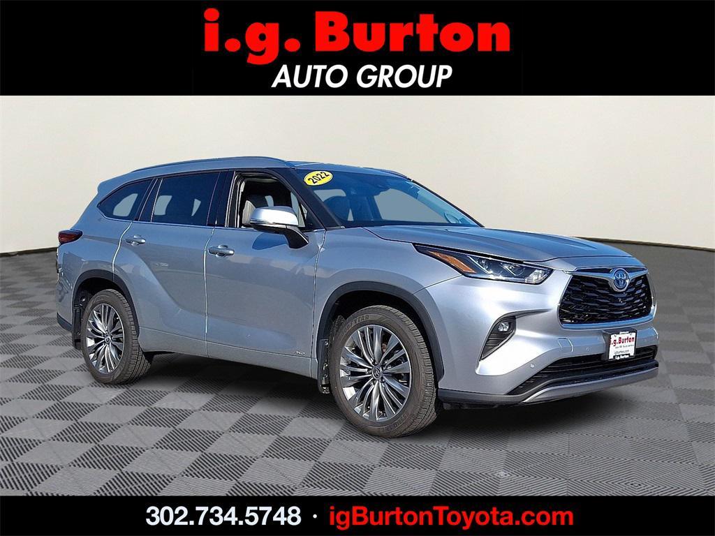 used 2022 Toyota Highlander Hybrid car, priced at $43,000