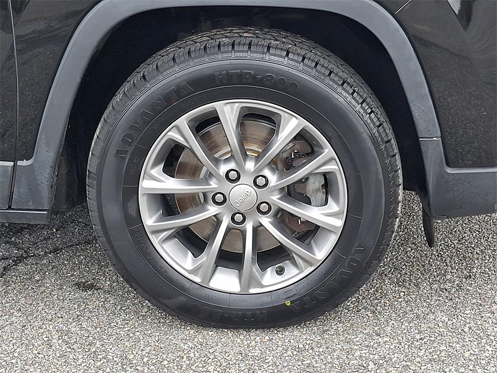 used 2020 Jeep Cherokee car, priced at $18,300