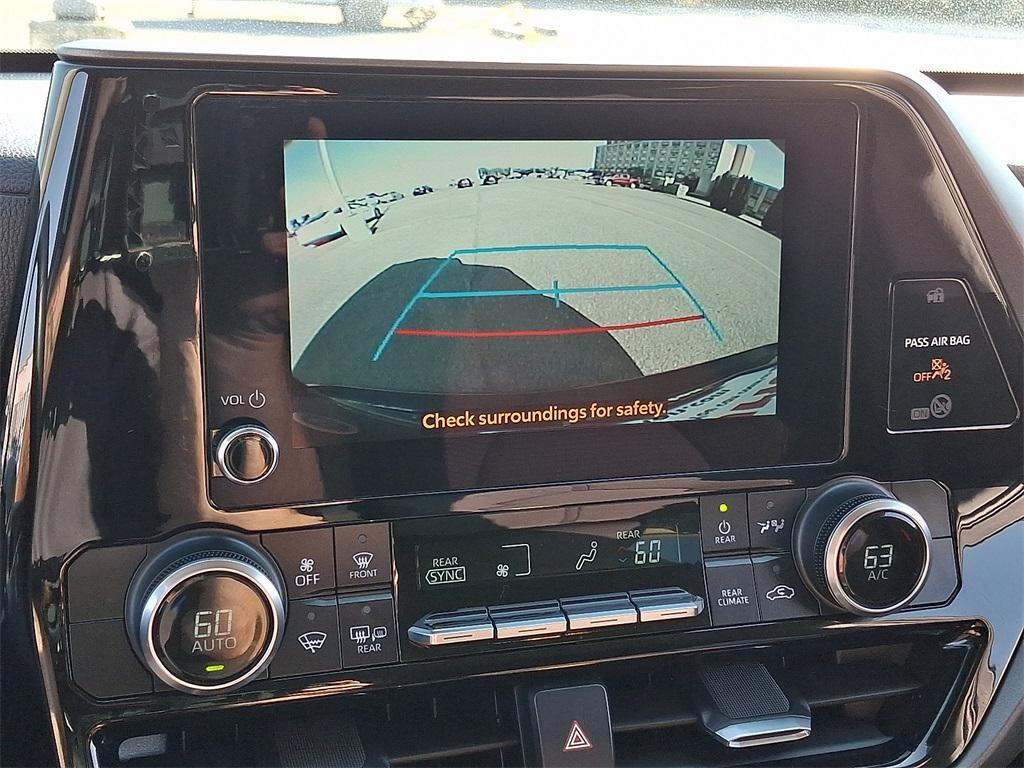 used 2023 Toyota Highlander car, priced at $34,500