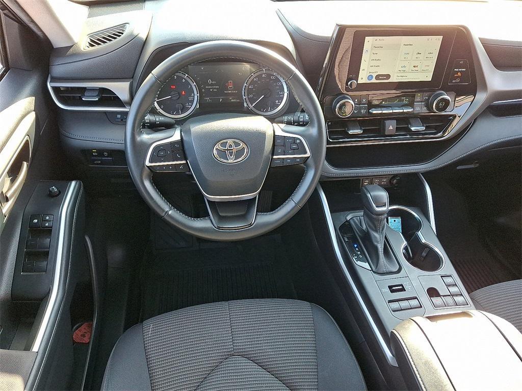 used 2023 Toyota Highlander car, priced at $34,500