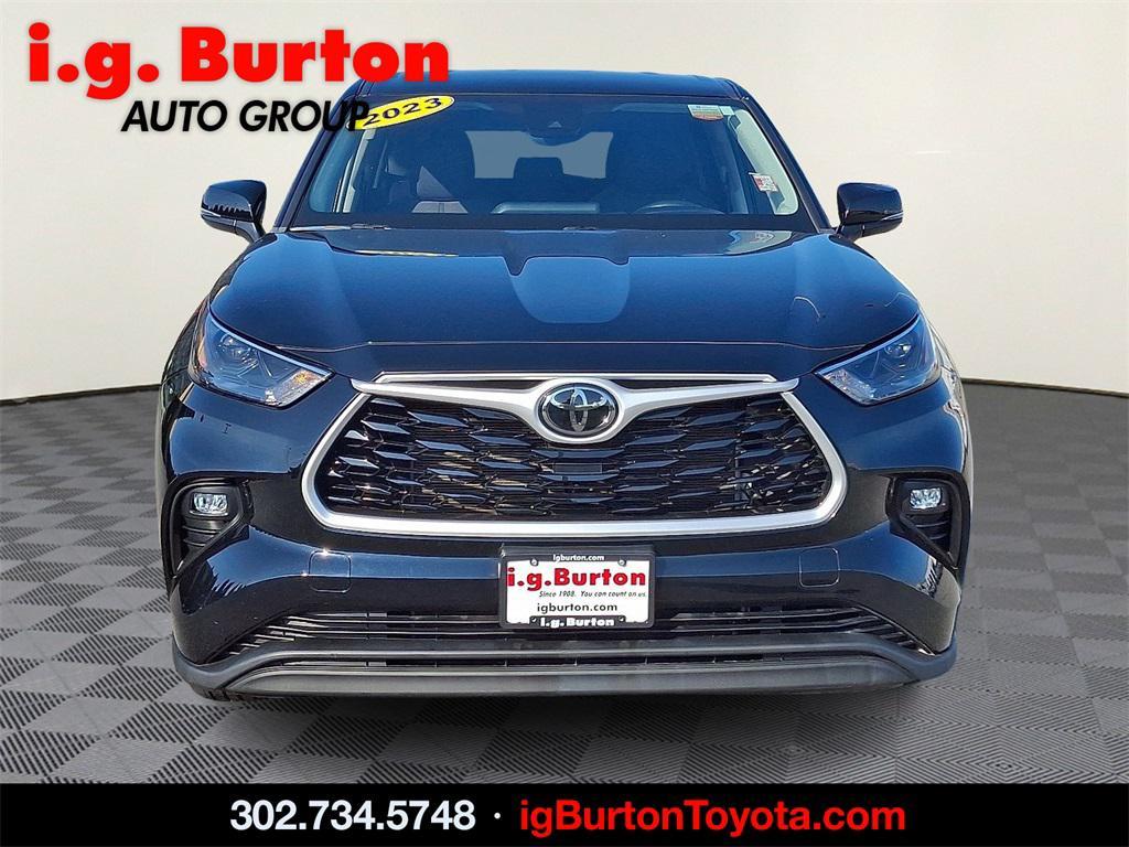 used 2023 Toyota Highlander car, priced at $34,500