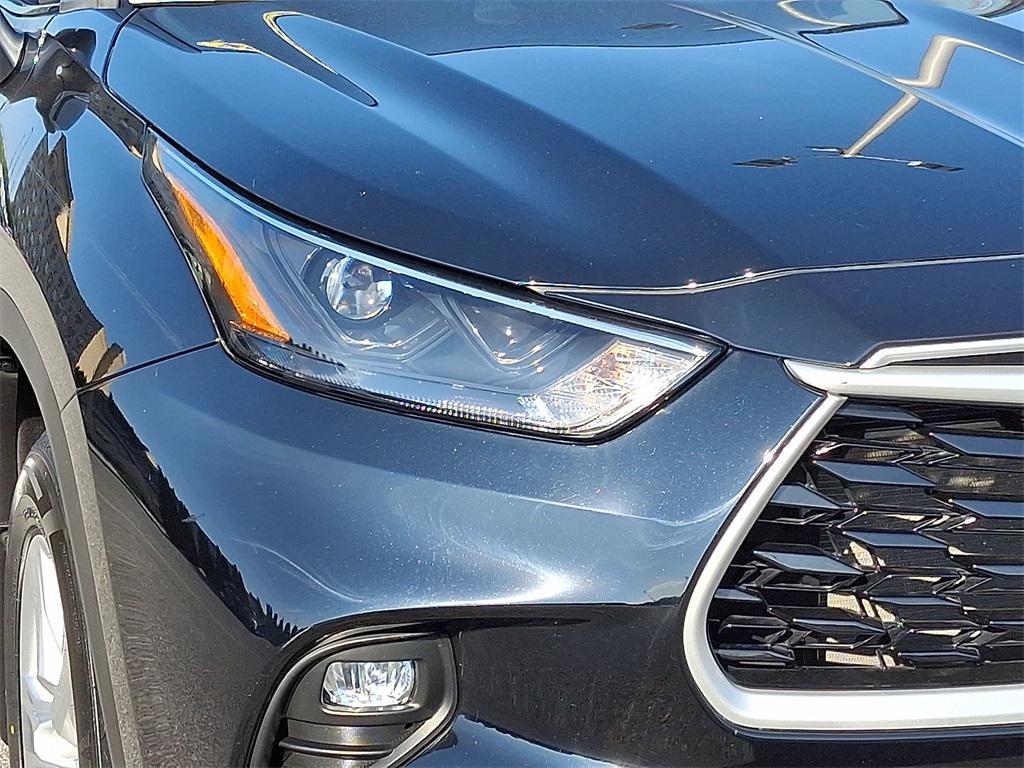 used 2023 Toyota Highlander car, priced at $34,500