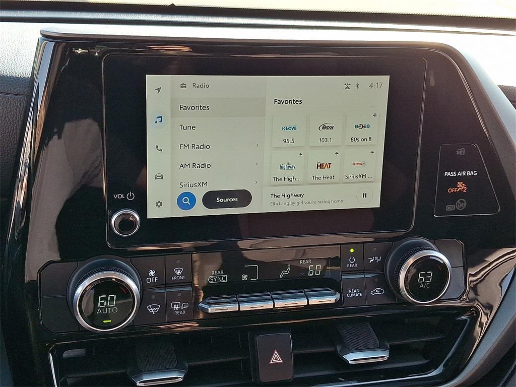 used 2023 Toyota Highlander car, priced at $34,500