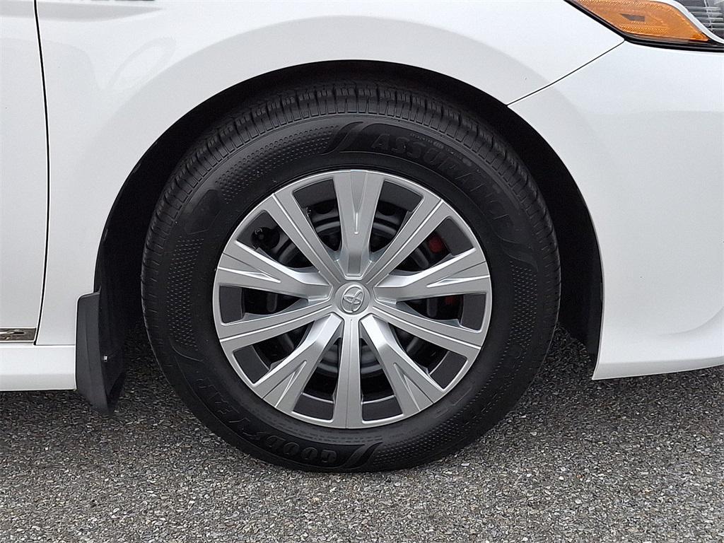 used 2018 Toyota Camry Hybrid car, priced at $18,800