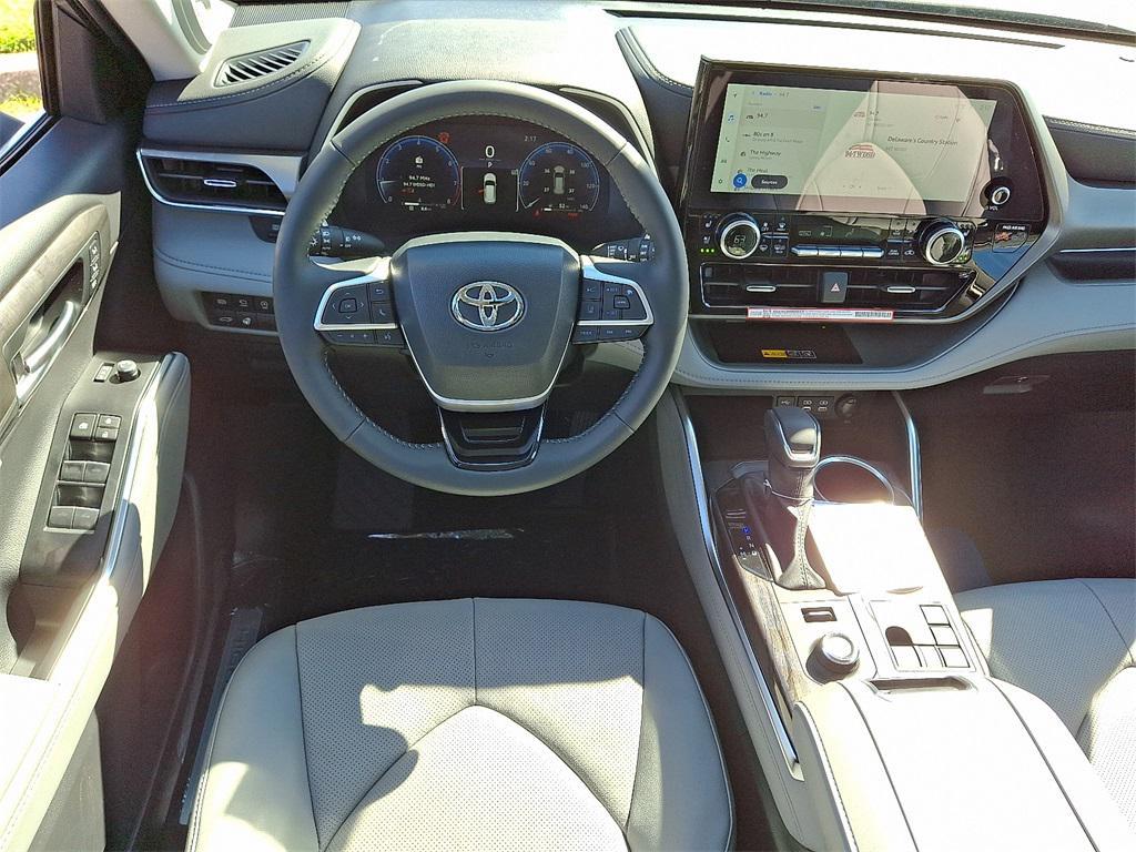new 2025 Toyota Highlander car, priced at $52,858