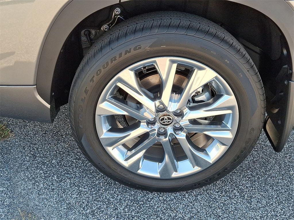 new 2025 Toyota Highlander car, priced at $52,858