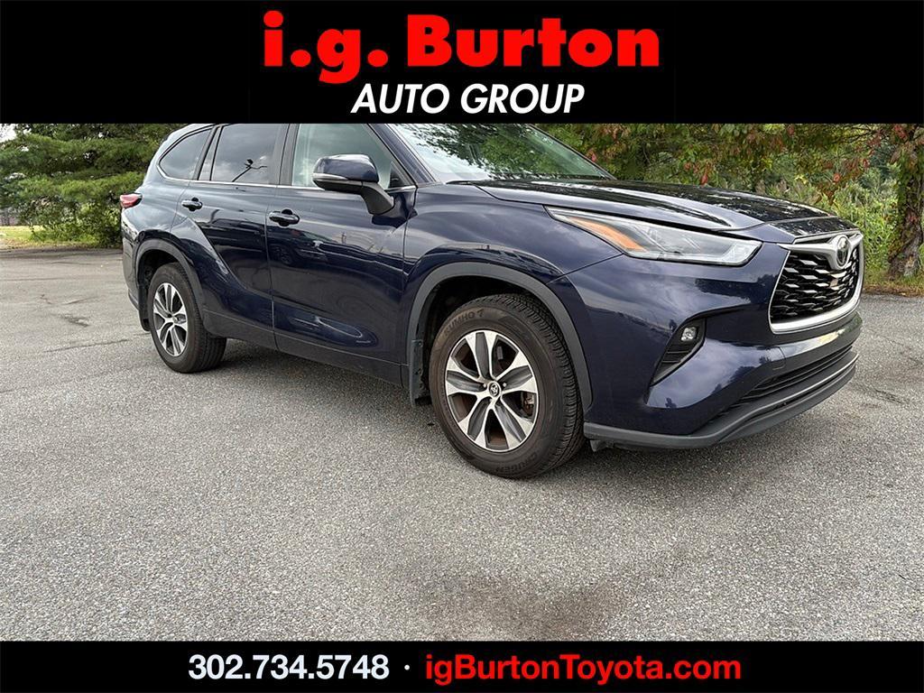 used 2023 Toyota Highlander car, priced at $33,700