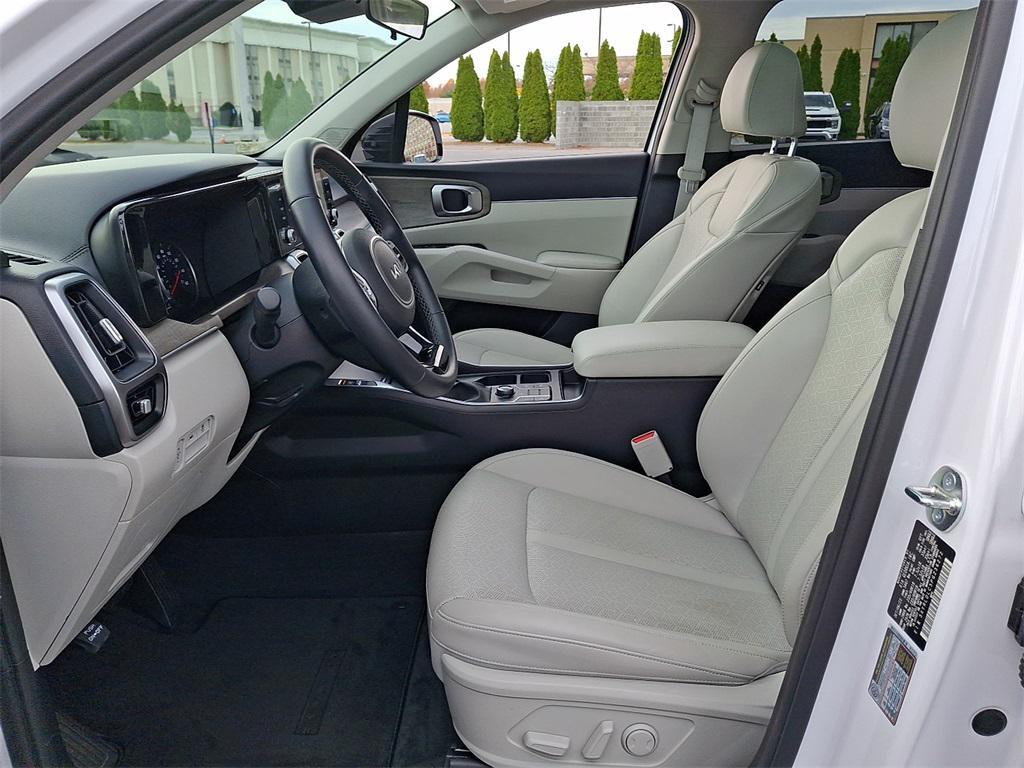 used 2023 Kia Sorento car, priced at $30,300