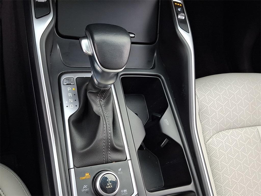 used 2023 Kia Sorento car, priced at $30,300