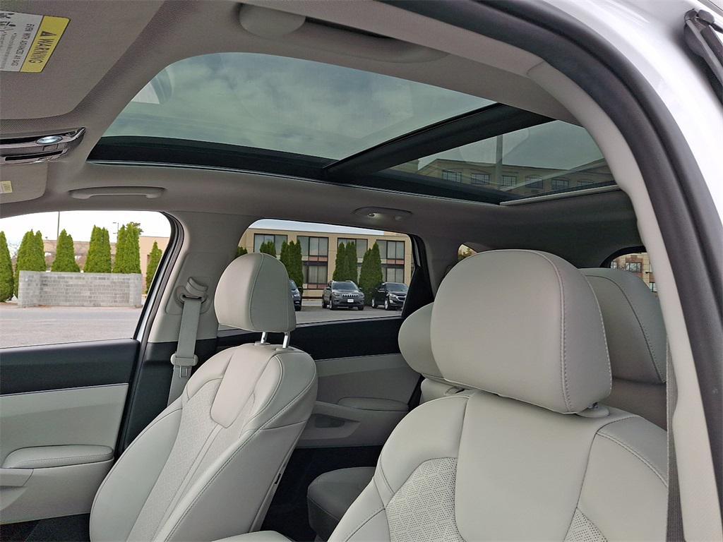 used 2023 Kia Sorento car, priced at $30,300