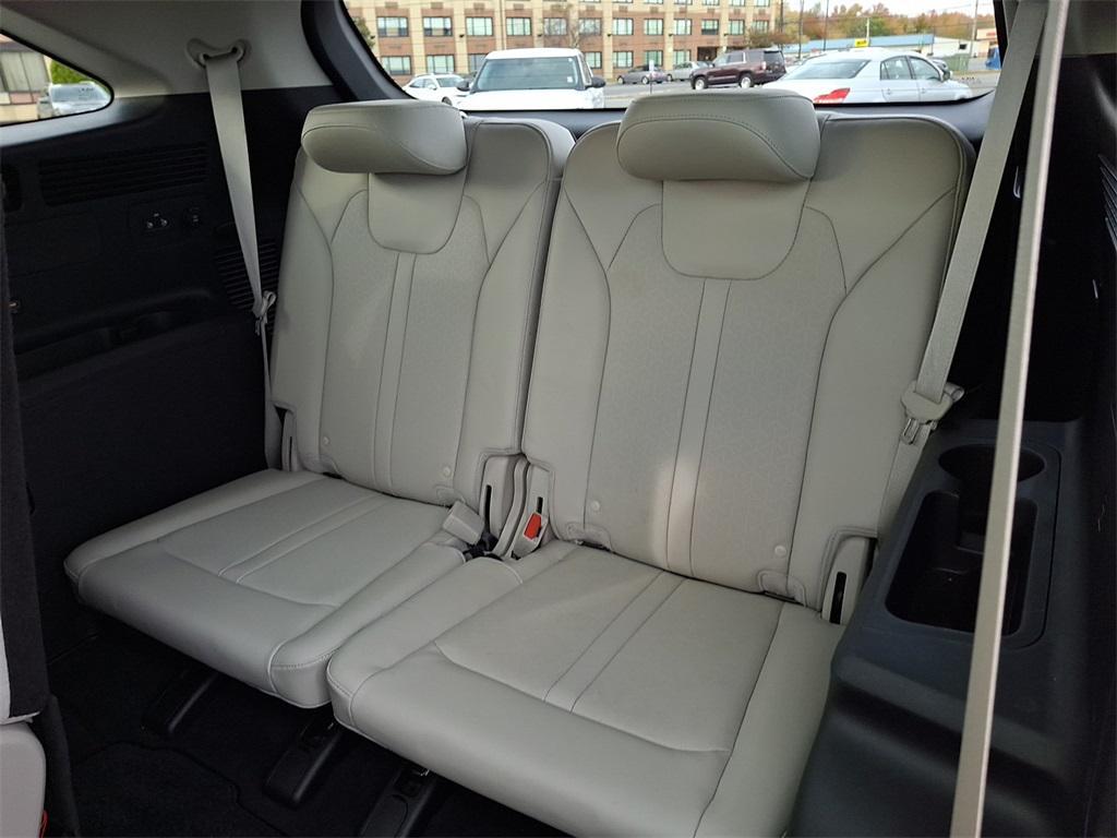 used 2023 Kia Sorento car, priced at $30,300