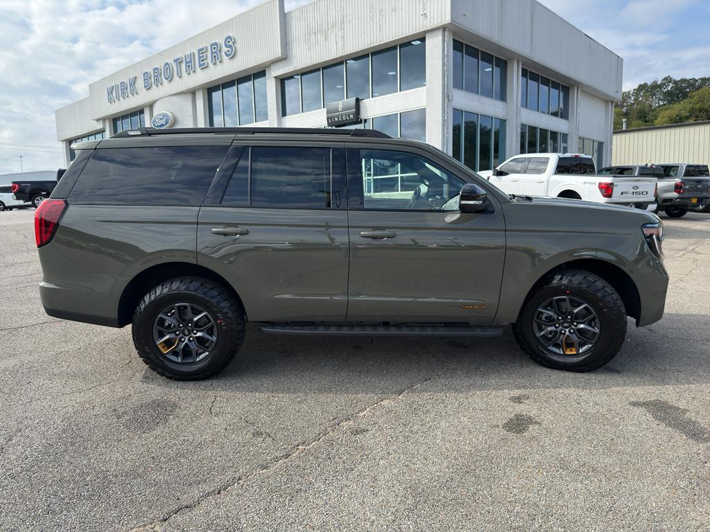 new 2025 Ford Expedition car, priced at $85,185