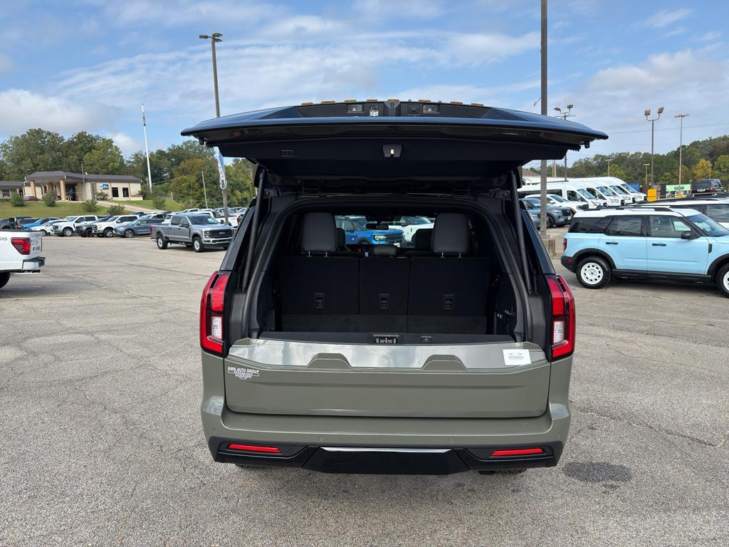 new 2025 Ford Expedition car, priced at $85,185