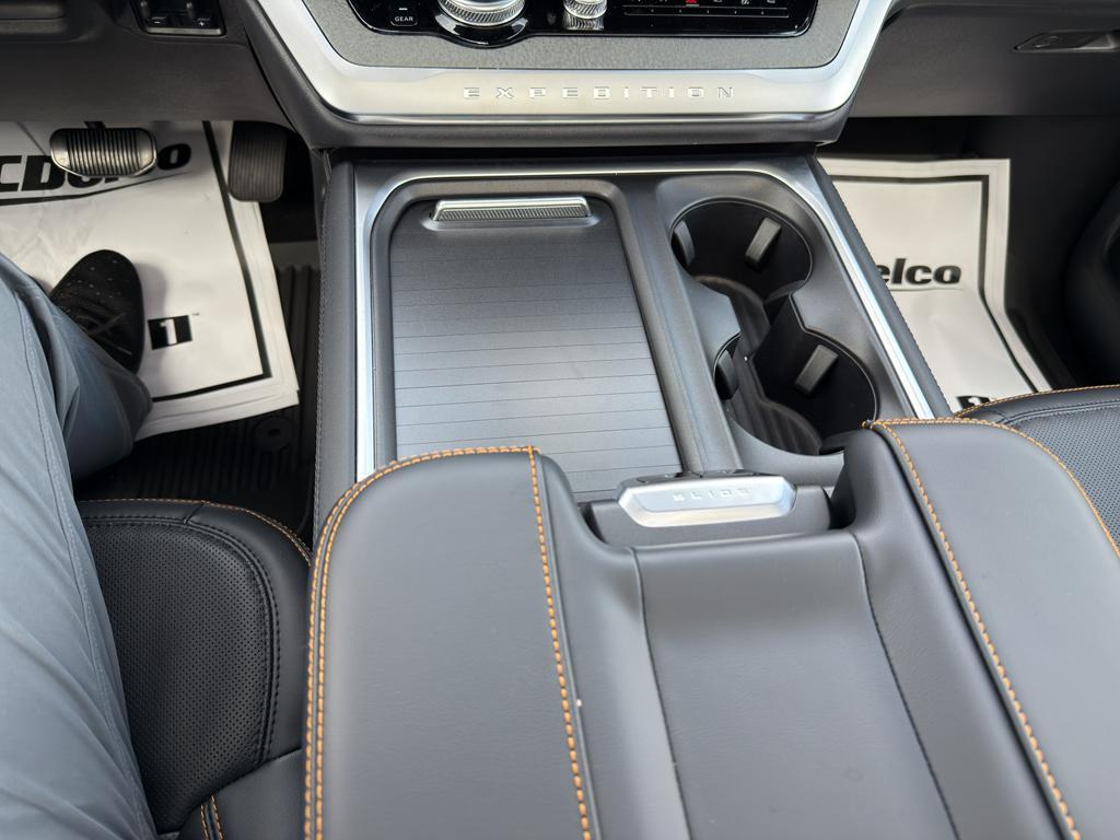 new 2025 Ford Expedition car, priced at $85,185