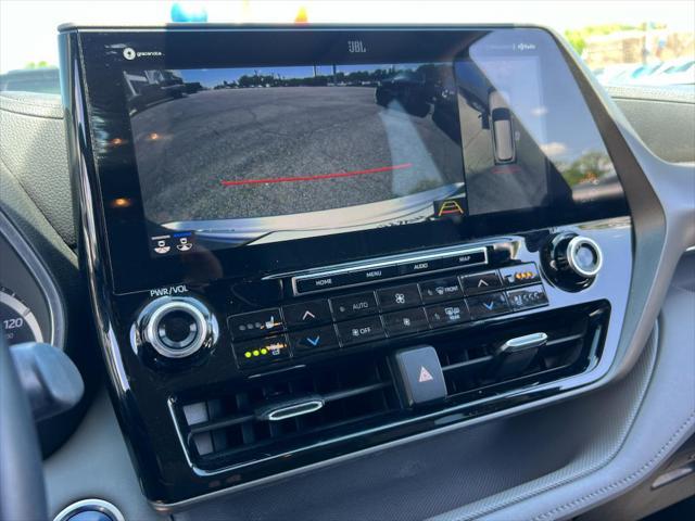 used 2020 Toyota Highlander Hybrid car, priced at $27,200