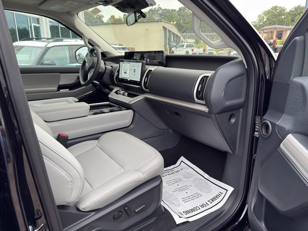 new 2025 Ford Expedition car, priced at $73,130