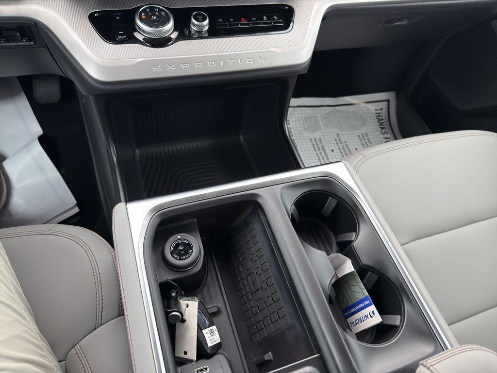 new 2025 Ford Expedition car, priced at $73,130