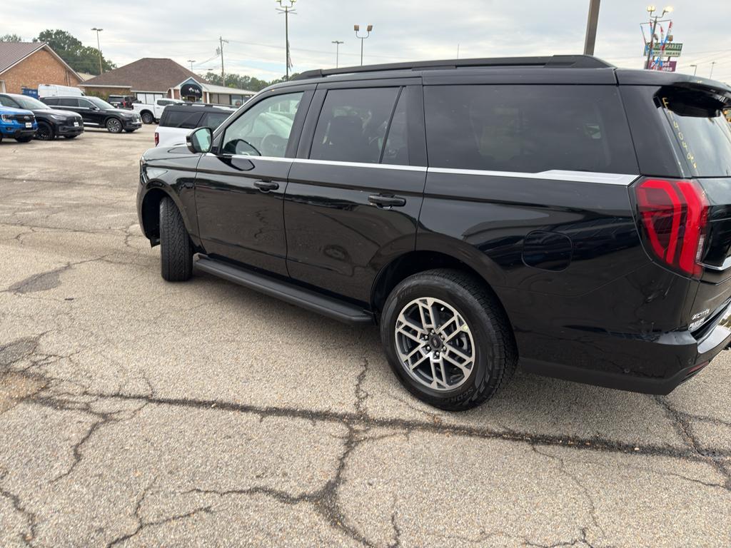 new 2025 Ford Expedition car, priced at $73,130