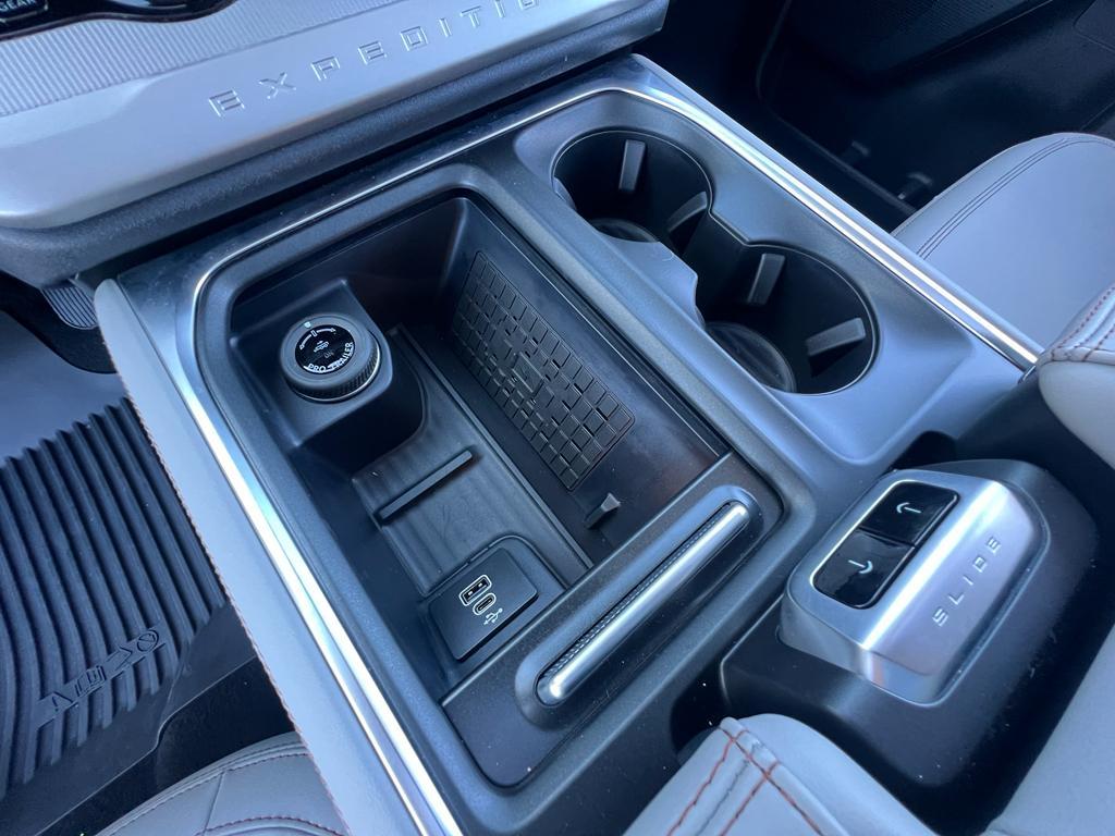 new 2025 Ford Expedition Max car, priced at $76,165