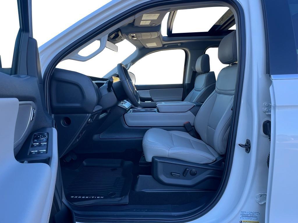 new 2025 Ford Expedition Max car, priced at $76,165