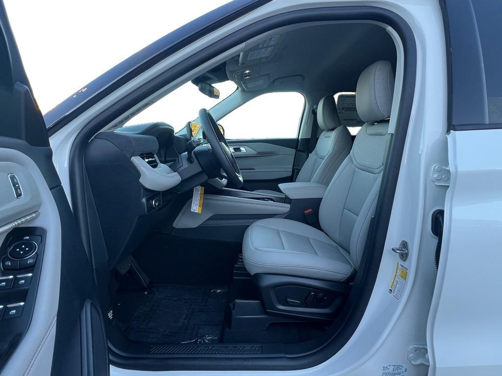 new 2025 Ford Explorer car, priced at $46,620