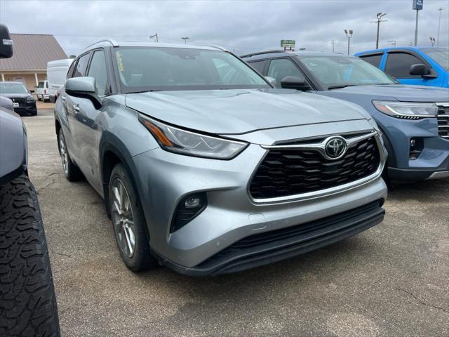 used 2020 Toyota Highlander car, priced at $28,789