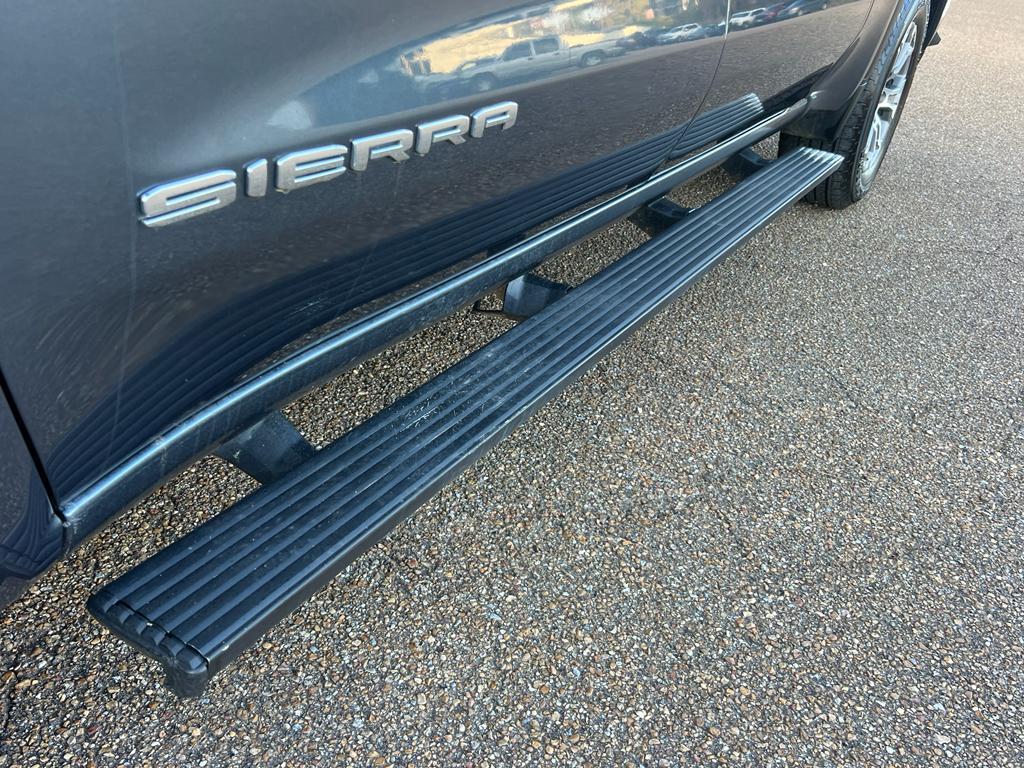 used 2021 GMC Sierra 1500 car, priced at $33,700