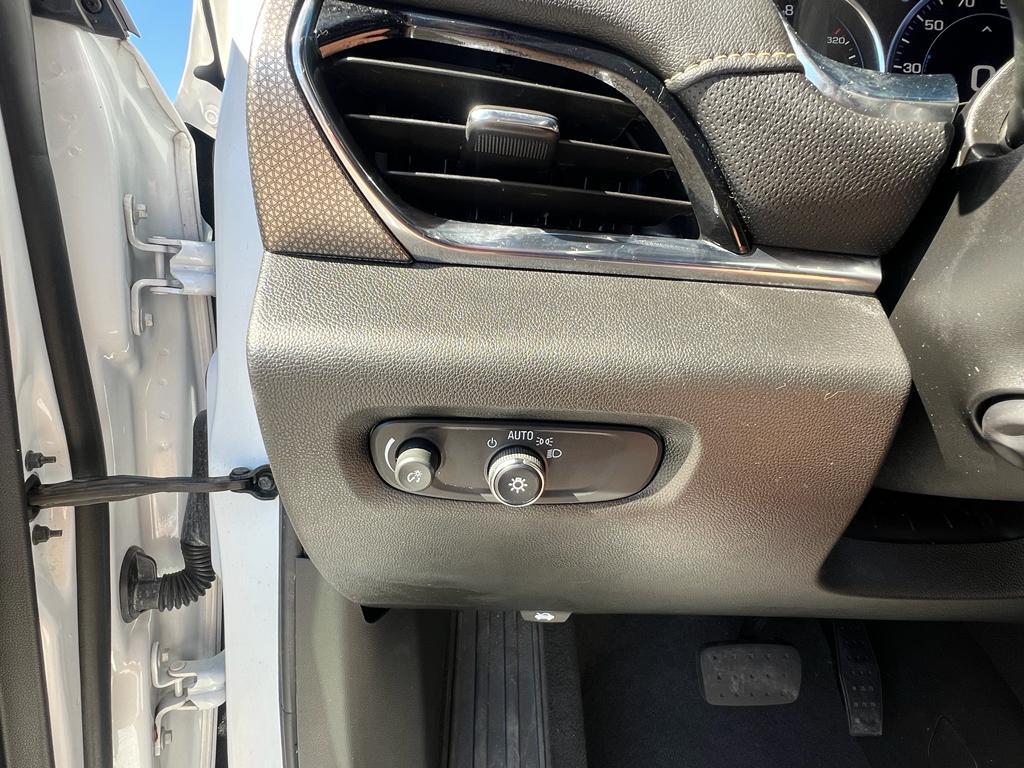 used 2023 Chevrolet Traverse car, priced at $35,400