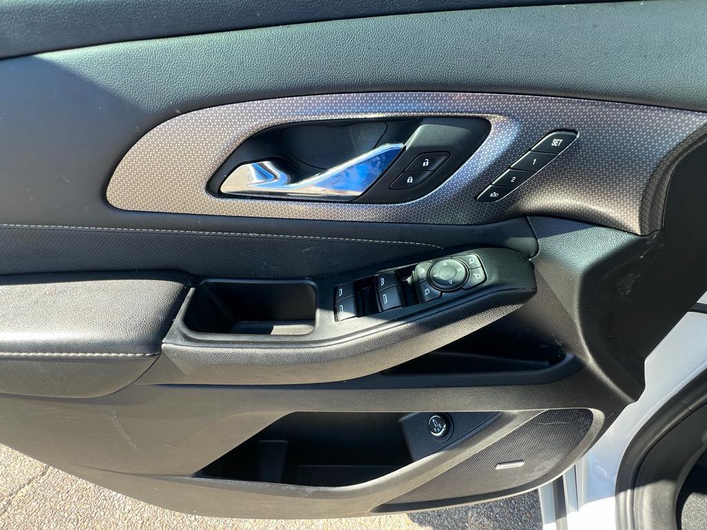 used 2023 Chevrolet Traverse car, priced at $35,400