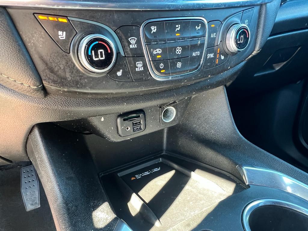 used 2023 Chevrolet Traverse car, priced at $35,400